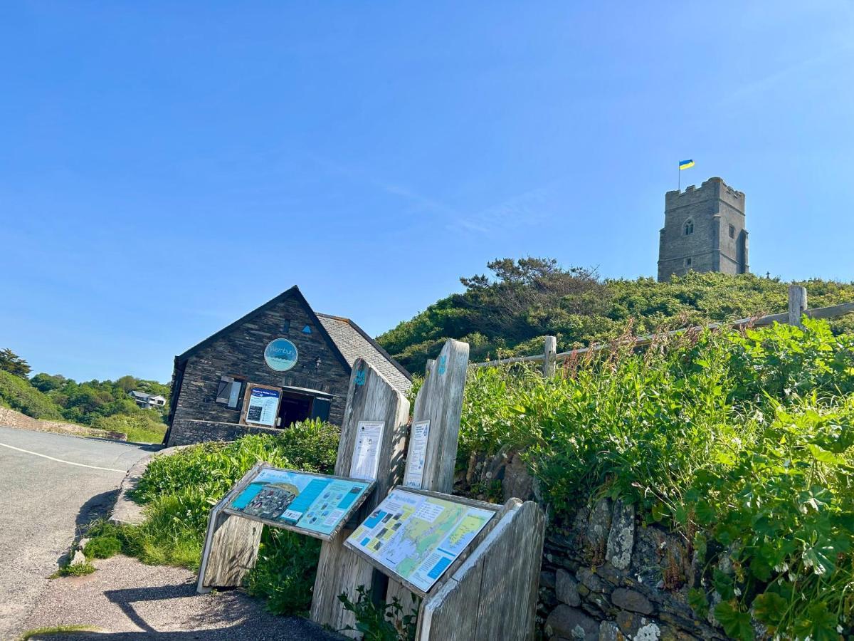 Spacious Cottage In The Village Of Wembury Buitenkant foto